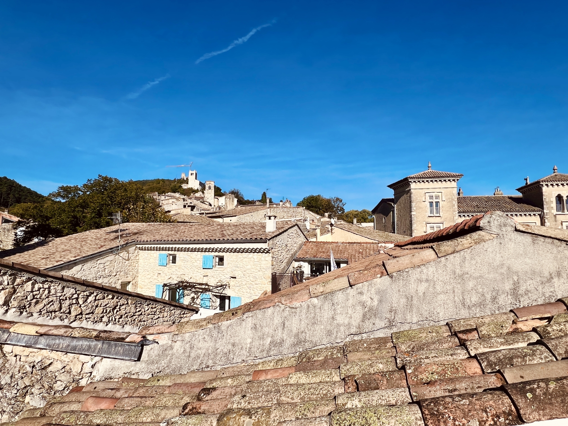 Vue sur les toits de Marsanne en Provence